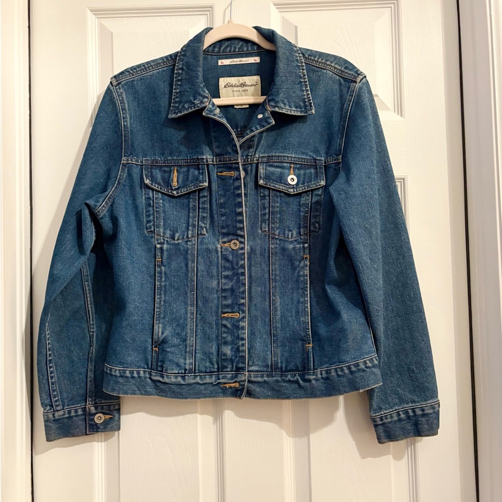 VINTAGE EDDIE BAUER JEAN JACKET, 100%
COTTON, MED WASH BLUE, NO FLAWS